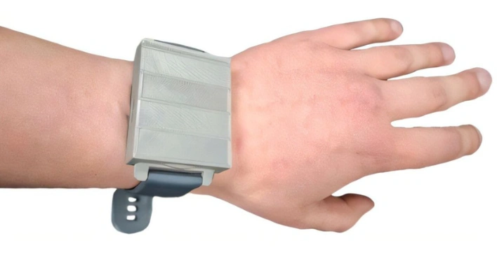 Smartwatch Prototype Could Detect Microplastics in Body